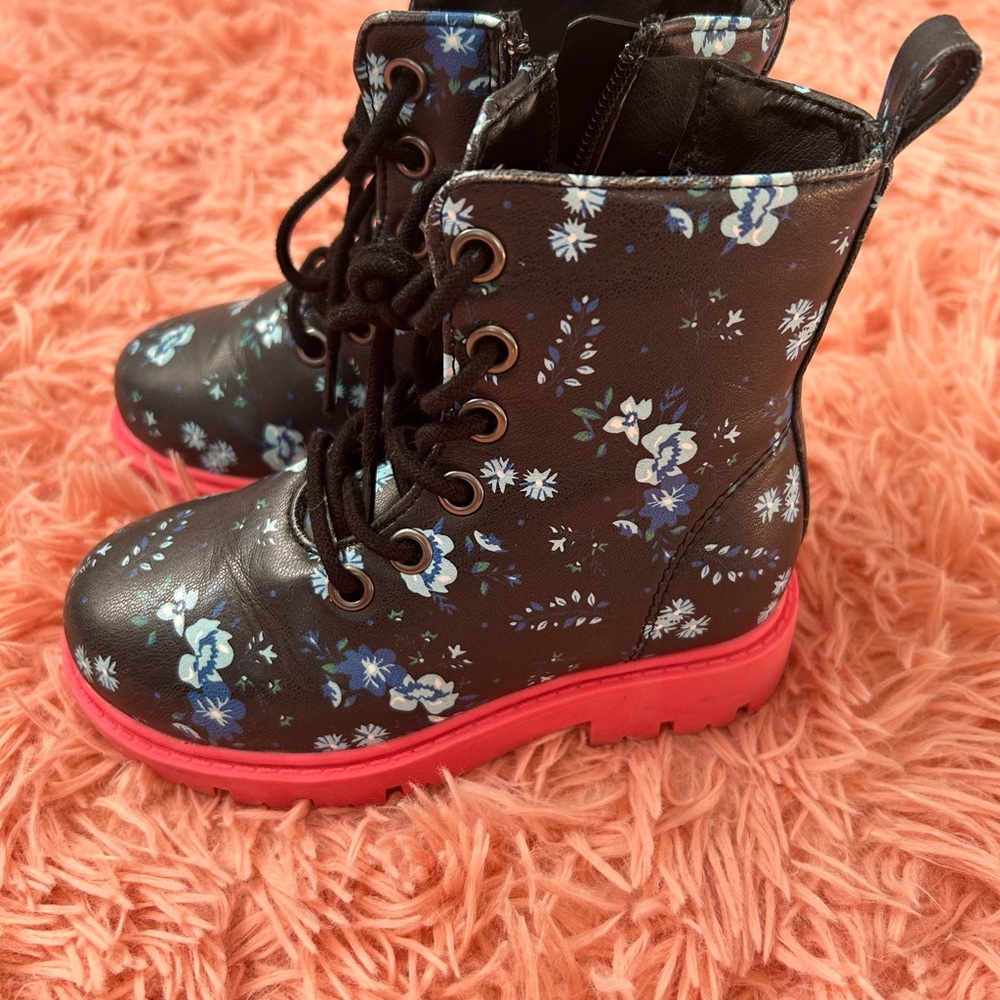 Lily & Dan Floral Boots with Pink Soles - Picture 5 of 5